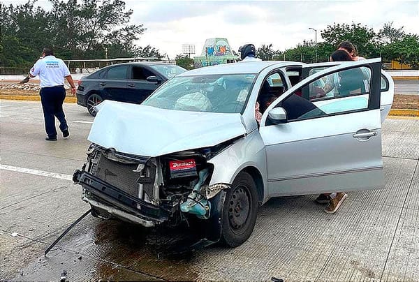 ¡OTRO TRANCAZO CONTRA TRÁILER ESTACIONADO! - *SALIDA NORTE