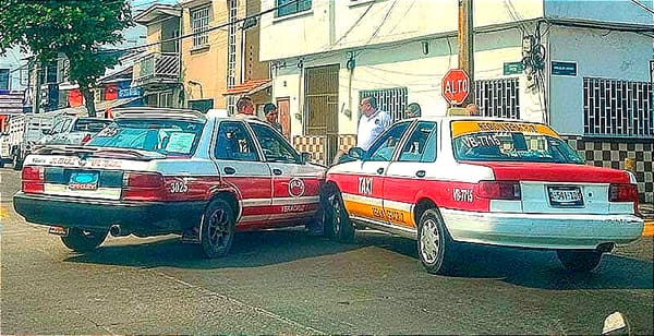 DOS TAXIS EN PRIM...