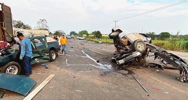 ¡CARAMBOLA TRÁGICA! - *CARRETERA FEDERAL CÓRDOBA-VERACRUZ *Un Conductor y Una Mujer Perdieron la Vida Mientras Otros Dos Hombres Resultaron Lesionados