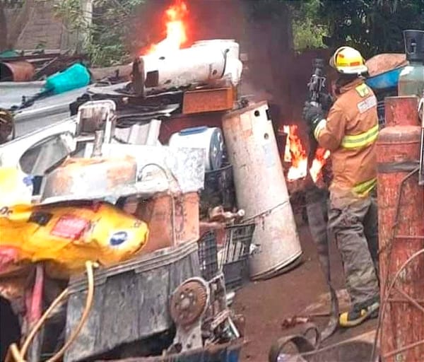 ¡LO MATAN PRENDIÉNDOLE FUEGO! - LE ESTABAN COBRANDO "LA CUOTA"