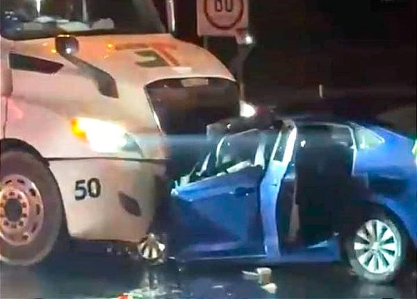 ¡MUEREN DOS PROFESORES EN CARRETERAZO! - *CHOCARON DE FRENTE CONTRA UN TRÁILER *CIRCULABAN POR EL TRAMO CARDEL-XALAPA