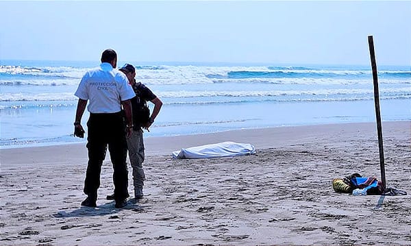 ¡PESCADOR RESBALA EN LAS ESCOLLERAS Y MUERE AHOGADO!