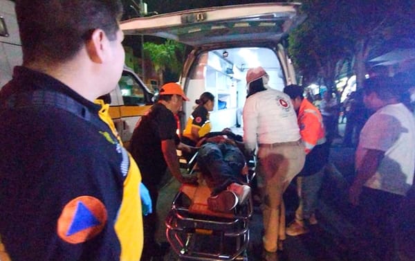 ¡TRES ESTUDIANTES DEL COBAEV GOLPEAN A COMPAÑERO Y LO MANDAN AL HOSPITAL!