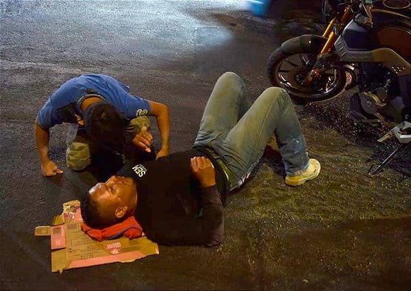 ¡MOTOCICLISTA ARROLLADO EN LA 21 DE ABRIL! - *EL CONDUCTOR ESCAPO