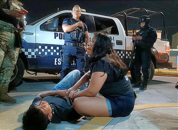 ¡LO AGARRAN LOS VECINOS, LO SUELTA LA POLICÍA!