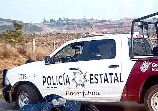 ¡ENFRENTAMIENTO DEJA CUATRO POLICÍAS MUERTOS! - *PUEBLA *La Policía contabilizó tres atacantes muertos, pero sus cuerpos fueron retirados del lugar por el comando
