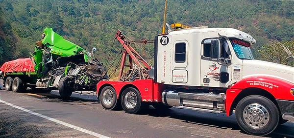 ¡SE IMPACTAN EN LAS CUMBRES DE MALTRATA! - *UNO QUEDÓ DESTROZADO