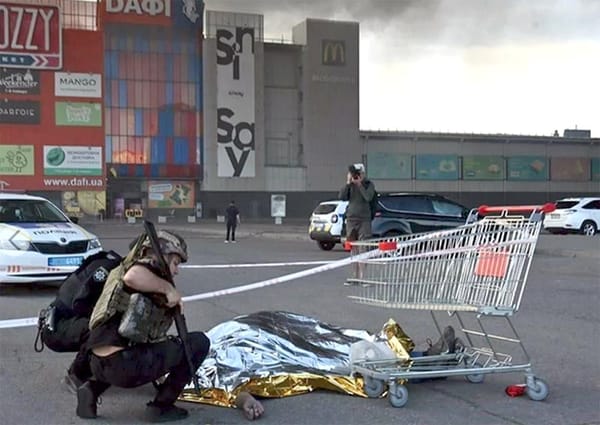 ¡BOMBARDEAN SUPERMERCADO EN UCRANIA!