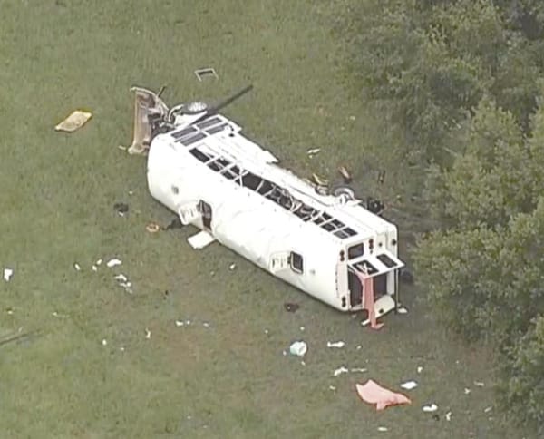 ¡OCHO MIGRANTES MUERTOS DEJA VOLCADURA DE AUTOBÚS!