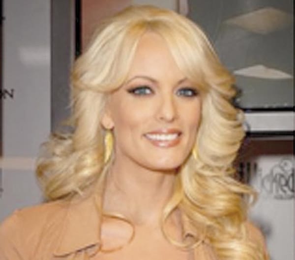 ¡'DESNUDAN' A DONALD TRUMP!