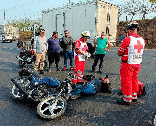 ¡PIERDE LA VIDA EN SU MOTO! - *Antes de llegar al libramiento de Santa Fe
