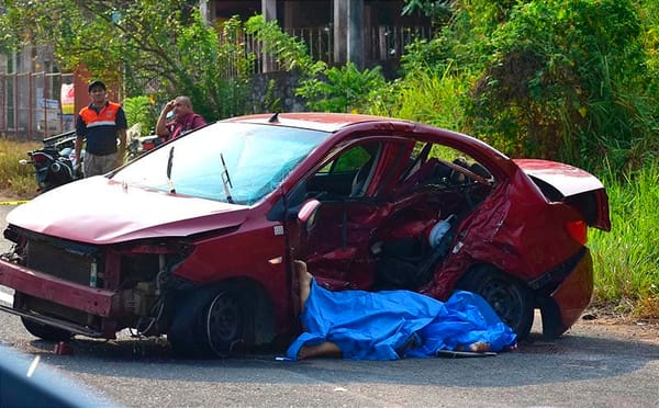 ¡TRABAJADORA DE PEMEX PIERDE LA VIDA EN CHOQUE MORTAL! - *DOS PERSONAS MAS RESULTARON LESIONADAS