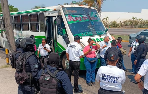 ¡ASEGURAN AUTOBÚS DE SAETA PORQUE CHOFER NO TRAÍA LICENCIA NI SEGURO!