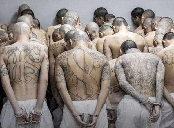 ¡ENTRAN DOS MIL PANDILLEROS A MEGACÁRCEL DE EL SALVADOR!
