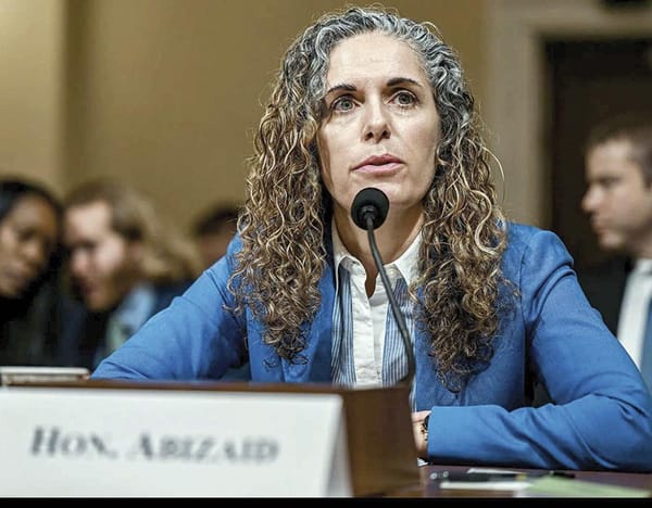 ¡LA JEFA DE LA LUCHA ANTITERRORISTA DE EU DEJA SU CARGO!