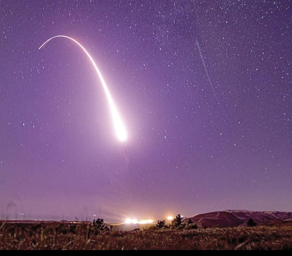 ¡POTENCIAS NUCLEARES AUMENTAN SU DEPENDENCIA DE SUS ARMAS ATÓMICAS!