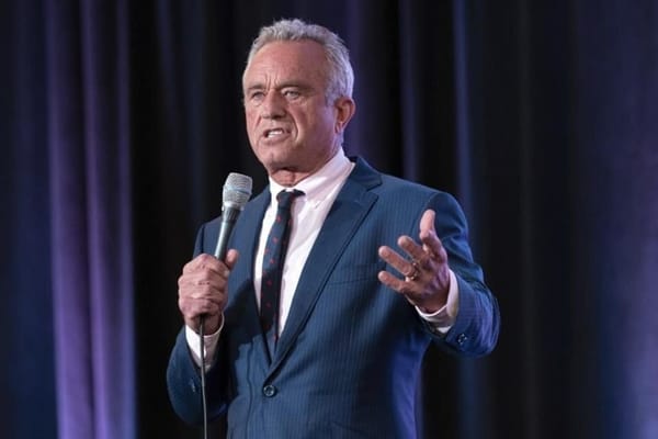 ¡ROBERT KENNEDY JR. NO CALIFICA PARA EL DEBATE EN CNN!