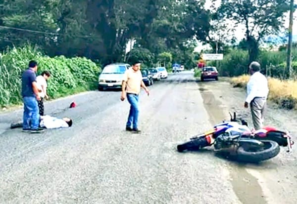 ¡GRAVE MOTOCICLISTA POR DERRAPÓN DE DIEZ METROS!