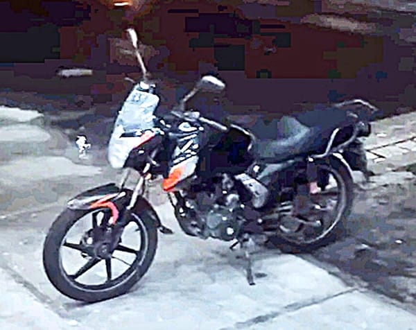 ¡ROBAN MOTO DEPORTIVA CERCA DEL MERCADO!