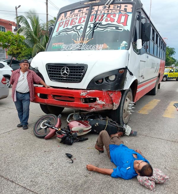 ¡CAMIÓN URBANO ARROLLÓ A MOTOCICLISTA EN J.B LOBOS!