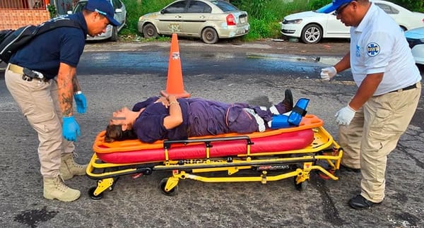 ¡SE FRACTURA LA PIERNA POR CULPA DE BACHE! - FRENTE AL CRIVER