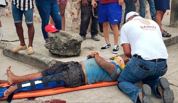 ¡POSTE DERRIBADO POR TRÁILER MATÓ A MOTOCICLISTA!