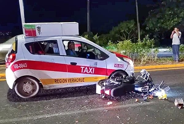 ¡TAXI ARROLLÓ A MOTOCICLISTA EN GEO VILLAS DEL PUERTO!