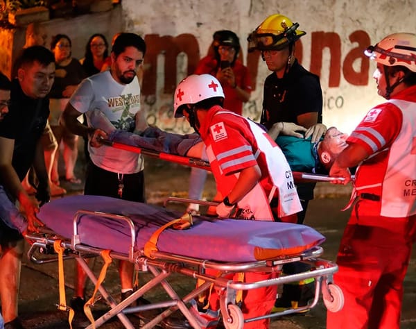 ¡CAFRE ATROPELLA A MOTOCICLISTAS Y SE DIÓ A LA FUGA!