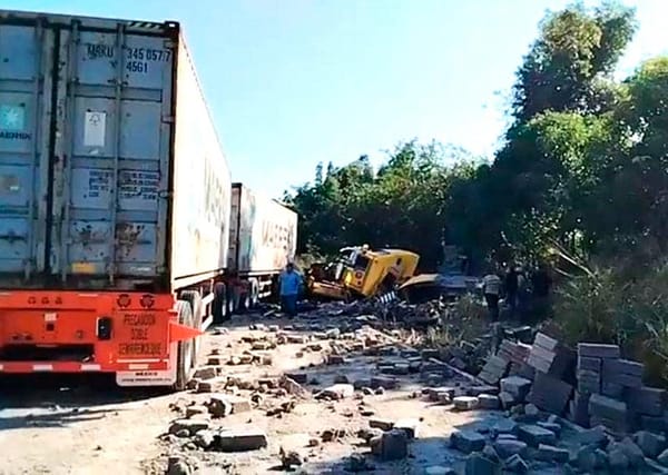 ¡SE DESBARATAN DOS MONSTRUOS!