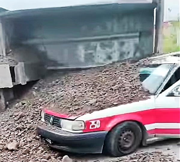 ¡LES CAYÓ UNA TONELADA DE GRAVILLA!