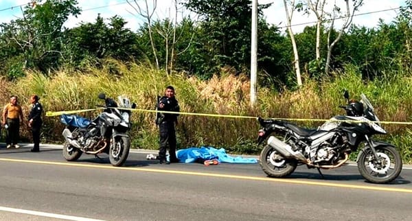 ¡MUERE MOTOCICLISTA APLASTADO POR TRÁILER!
