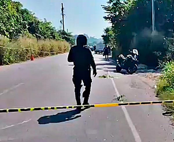 ¡DEJAN CADÁVER EMBOLSADO ‘SEMBRADO’ EN LA MALEZA!