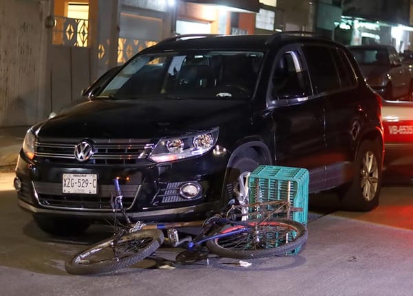 ¡CICLISTA EMBESTIDO POR CAMIONETÓN ALEMÁN!