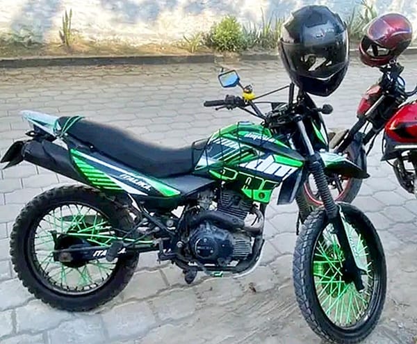 ¡ROBAN MOTO FRENTE AL RECINTO PORTUARIO!