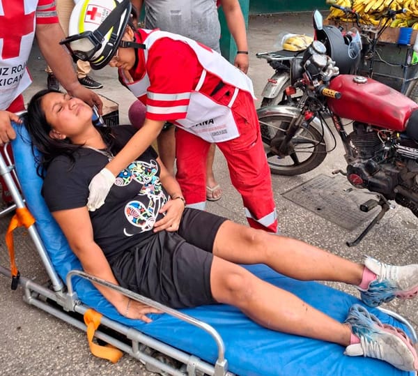 ¡DERRAPAN EN SU MOTO CUANDO IBAN POR SU HIJA AL KINDER!