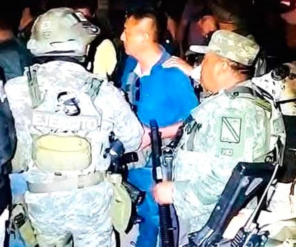 ¡DETECTIVE DE LA MINISTERIAL AMENAZÓ A FAMILIARES DEL EJECUTADO Y CASI LOS GOLPEA! - MILITARES LO RESCATARON DE LA TRIFULCA