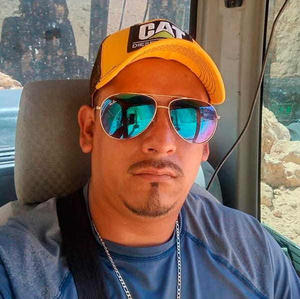 ¡OPERADOR DE TRAXCAVO MUERE SEPULTADO POR ALUD DE TIERRA!