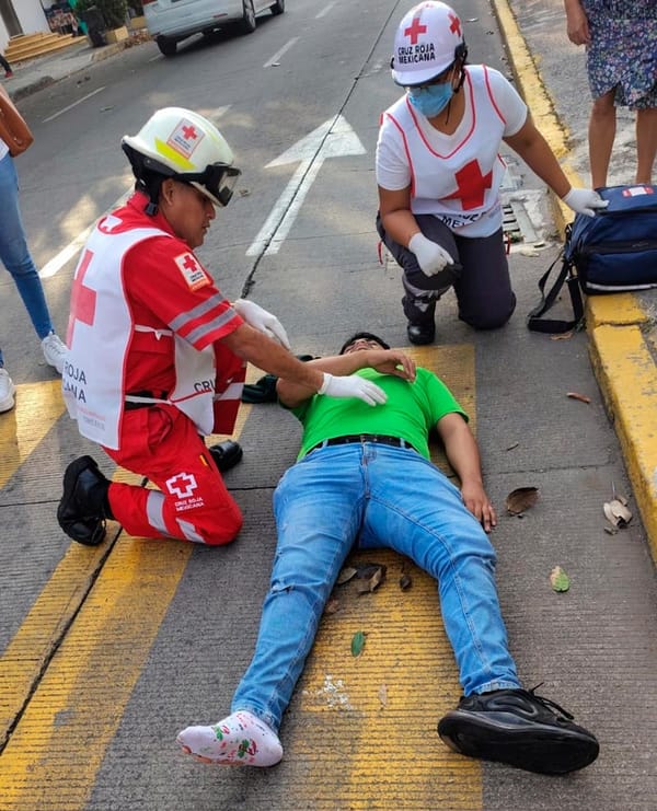 ¡VOLÓ MOTOCICLISTA EN UN “TORTAZO”!