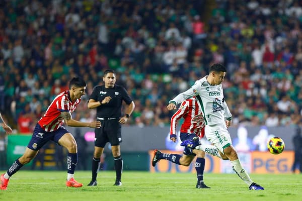 ¡LEÓN DE JAMES LE PEGA 2-1 A CHIVAS!