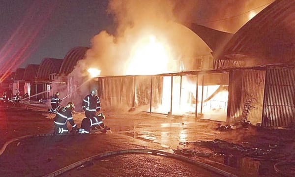 ¡FUERTE INCENDIO EN LA CENTRAL DE ABASTO DE CDMX; REPORTAN 70 LOCALES AFECTADOS!