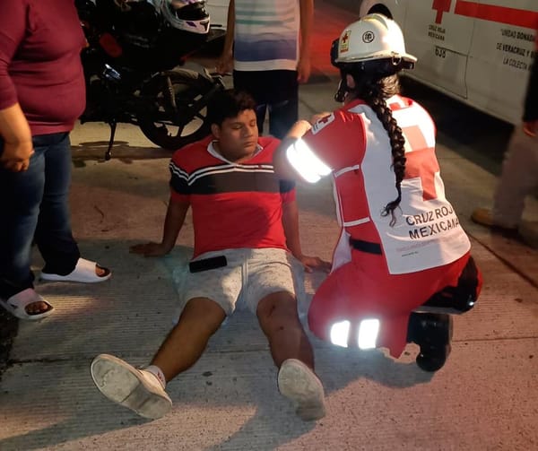 ¡CAMIONETÓN DEJA TENDIDO EN EL ASFALTO A REPARTIDOR DE COMIDA!