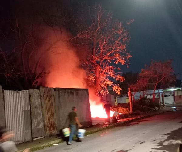 ¡PRENDE FUEGO A LOTE BALDÍO EN LA COLONIA MIGUEL HIDALGO!