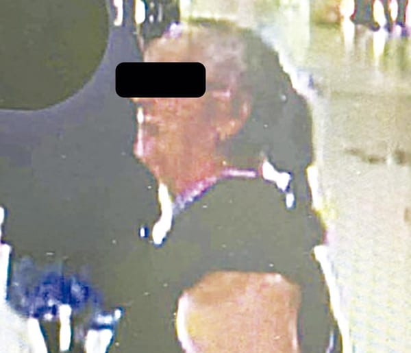 ¡CACHA A ABUELITA ROBANDO EN PLAZA MOCAMBO!