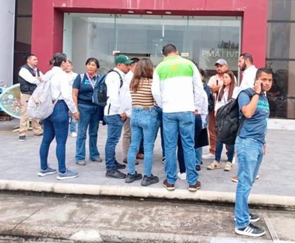 ¡NO LOS DEJAN PASAR!