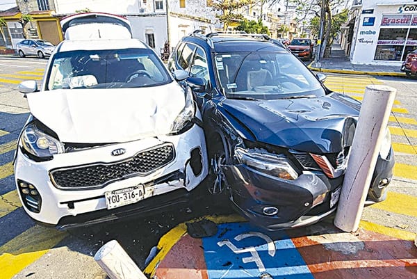 ¡SIGUEN CHOCANDO EN LA FLORES MAGÓN!