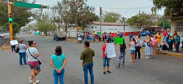 ¡Y LES MANDARON A LAS MAESTRAS!