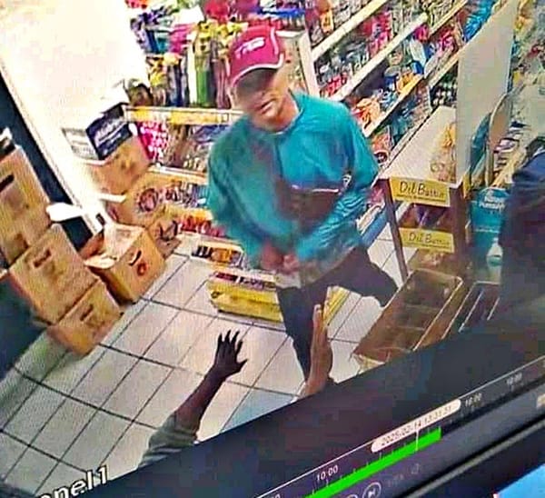 ¡GOLPEAN Y DEJAN ENCERRADA EN EL ‘REFRI’ A TRABAJADORA DE TIENDA!