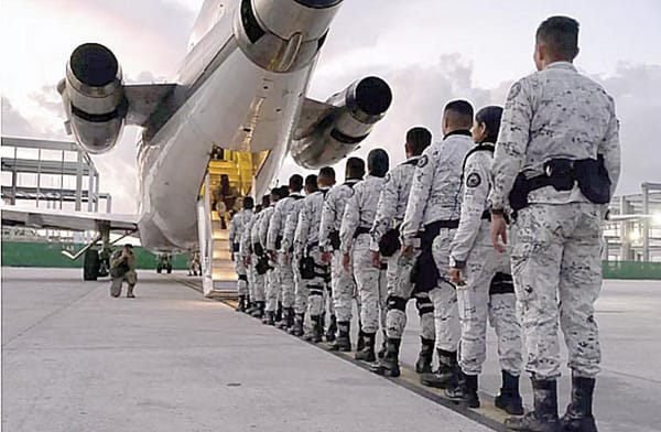 ¡DIEZ MIL SOLDADOS LLEGAN VOLANDO!