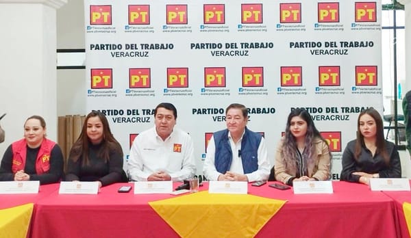 ¡LES COQUETEAN! - ÚJULE