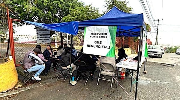 ¡MAESTROS SE REBELAN! - Y SE PLANTAN